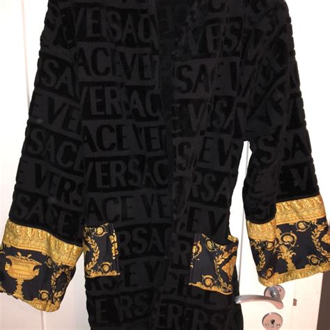 versace morgenkåpe|Versace t shirt black.